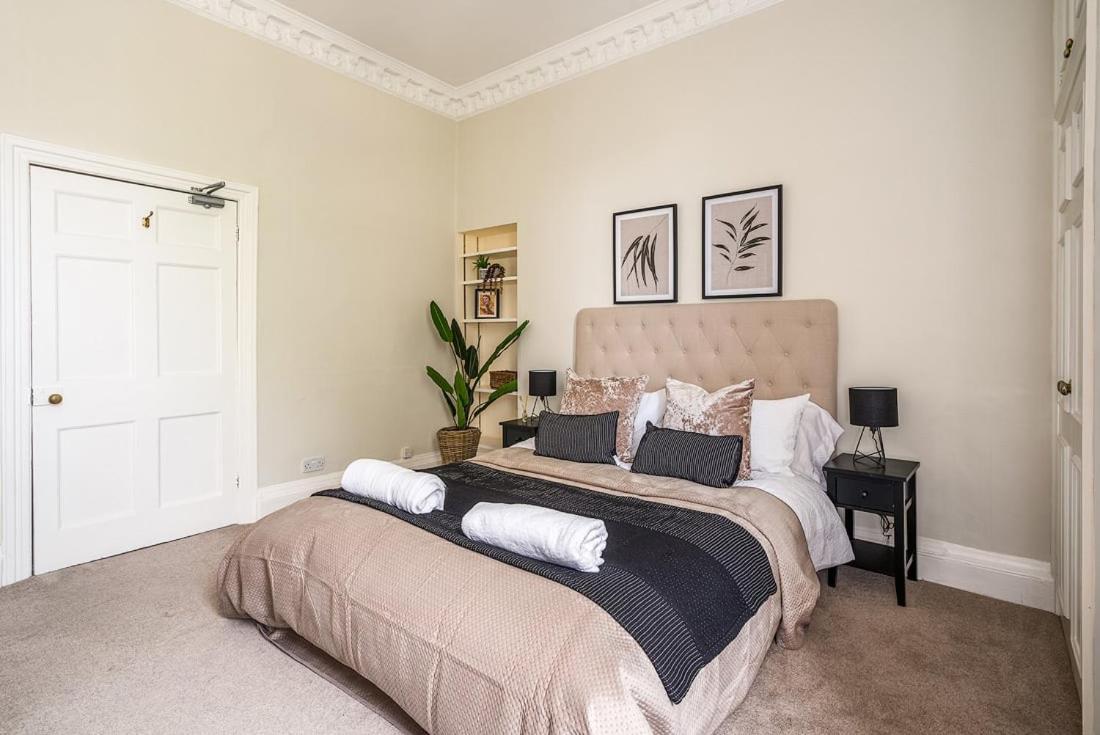 Brand New Listing Beautiful 2 Bedroom Casa vacanze Bath